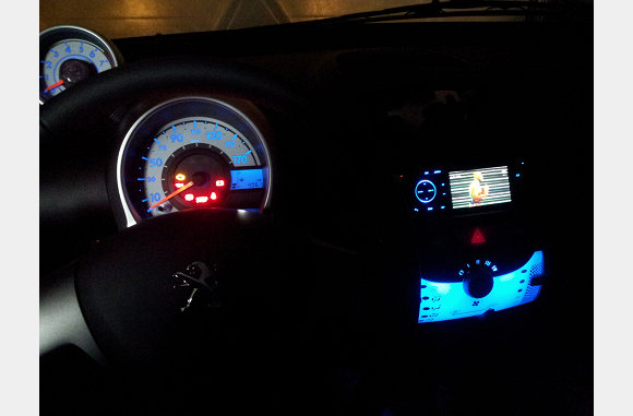 Alles nu blauw in de auto