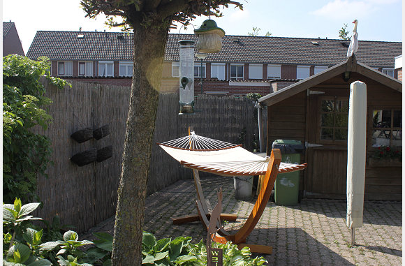 en winni zijn rustplek in de tuin