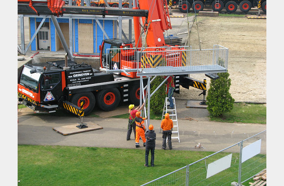 Daar kwam de loopbrug.