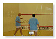 Winni en ik squashen.