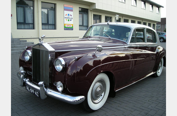 WDe chauffeur kwam met een Rolls Royce Silvercloud 1 uit 1958.