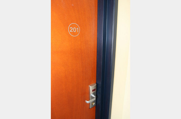 Dit was even Ellen's ouderlijk huis, kamer 201.