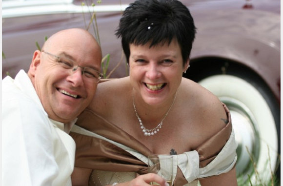 Lachen doet het ook goed op een foto.