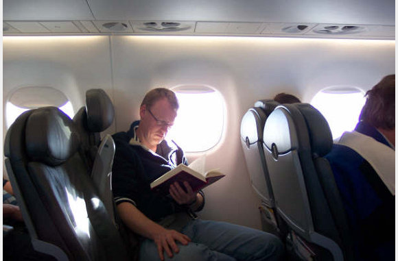 Michel wat aan het lezen.